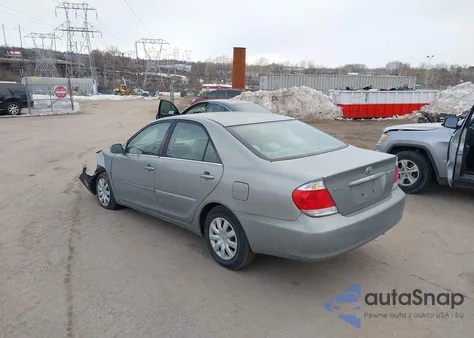 2005 Toyota Camry Le z USA, uszkodzony, nr VIN 4T1BE30K25U625699
